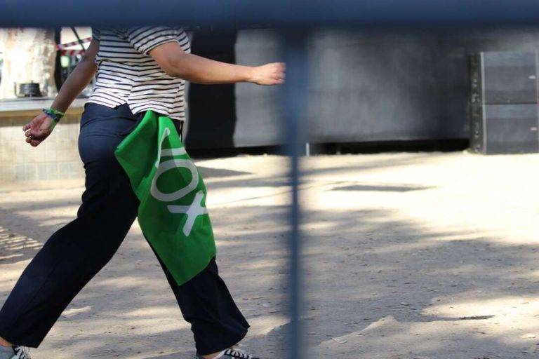FOTOGRAFÍA. BARCELONA (REINO DE ESPAÑA), 10 DE MAYO DE 2024. VOX va a despolitizar la Justicia y Fiscalía. Fotos curiosas cierre de campaña 12M de VOX en defensa propia en Plaza d'Artós de Barcelona. Elecciones catalanas del 12 Mayo. La emblemática plaza de la rebelión pacífica de la resistencia catalana al golpe en Cataluña, Plaza Artos se inunda de verde y rojigualda pidiendo votos masivos a VOX el próximo domingo, 12 de mayo de 2024; con protagonistas: el presidente de VOX Barcelona y candidato número 3 por esta provincia al Parlament de Catalunya, Joan Garriga Doménech; el candidato por Lérida, Rafael Villafranca Merce; el candidato por Gerona, Alberto Tarradas Peneque; por Tarragona, Sergio Macián de Greef; el candidato número 3 al Parlamento Europeo, Juan Carlos Girauta Vidal; el candidato a president del Govern de la Generalitat de Catalunya y cabeza de lista por Barcelona, Ignacio Garriga Vaz de Conceiçao; y el líder opositor español y presidente de VOX, Santiago Abascal Conde. Entre asistentes, toda la cúpula nacional de VOX y vicepresidentes de los Gobiernos en coalición de VOX, y activista de la resistencia al fascismo y separatismo de los grupos comunistas y derechistas cobardes en España. Además, la portavoz del Grupo Parlamentario en el Congreso de los Diputados, María José Rodríguez de Millán Parro; el candidato de VOX a las elecciones europeas del próximo 9 de junio de 2024, Jorge Buxadé Villalba; los integrantes dle Grupo Municipal de VOX en el Ayuntamiento de Barcelona, Gonzalo de Oro-Pulido Plaza y Liberto Mariano Senderos Oliva, presidente del Grupo y concejal, respectivamente; la diputada nacional por Sevilla al Congreso de los Diputados, María de los Reyes Romero Vilches; el número 2 de VOX a las elecciones europeas del 9 de junio, Hermann Leopoldo Tertsch del Valle-Lersundi (Hermann Tertsch); el vicepresidente primero de Desarrollo Territorial, Despoblación y Justicia del Gobierno de Aragón, Alejandro Nolasco Asensio; el exjugador de baloncesto que se desempeñaba como ala-pívot, presidente de Vox en la Región de Murcia así como diputado en la Asamblea Regional de Murcia y Vicepresidente y Consejero de Interior, Emergencias y Ordenación del Territorio del Gobierno de la Región de Murcia, José Ángel Antelo Paredes; el vicepresidente del Gobierno de la Junta de Castilla y León desde 2022 y líder de Vox en Castilla y León, Juan García-Gallardo Frings; el torero retirado, miembro de Vox y vicepresidente primero y consejero de Cultura y Deportes del Gobierno de la Generalidad Valenciana, desde julio de 2023, Vicente Barrera Simó; y el Youtuber "un murciano encabronao", Raúl Alfonso Paredes. Lasvocesdelpueblo (Ñ Pueblo)