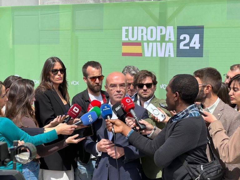 FOTOGRAFÍA. MADRID (REINO DE ESPAÑA), 18 DE MAYO DE 2024. El candidato de VOX a las elecciones al Parlamento Europeo, Jorge Buxadé Villalba espera cambio de mayoría en el PE el 9J, elecciones a Parlamento Europeo (PE) del próximo domingo 9 de mayo de 2024. Lasvocesdelpueblo (Ñ Pueblo)