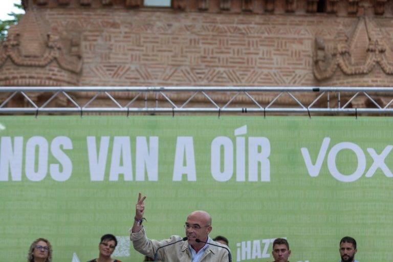 FOTOGRAFÍA. GUADALAJARA (REINO DE ESPAÑA), 22 DE MAYO DE 2024. VOX cobra protagonismo con Milei en el 9J. El líder opositor español y presidente de VOX, Santiago Abascal Conde, ha comenzado la precampaña de las próximas elecciones europeas con un acto en Guadalajara, hasta donde se ha desplazado acompañado del candidato del partido a las elecciones europeas del próximo domingo 9 de mayo de 2024 (9J) y jefe de la delegación de VOX en Europa, Jorge Buxadé Villalba, bajo lema de campaña "Nos Van a Oír". Lasvocesdelpueblo (Ñ Pueblo)