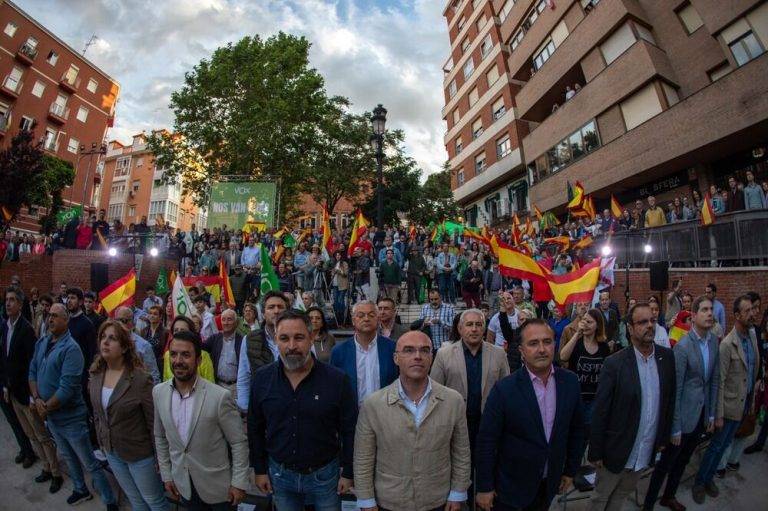 FOTOGRAFÍA. GUADALAJARA (REINO DE ESPAÑA), 22 DE MAYO DE 2024. La Resistencia inicia la precampaña del 9J en Guadalajara. El líder opositor español y presidente de VOX, Santiago Abascal Conde, ha comenzado la precampaña de las próximas elecciones europeas con un acto en Guadalajara, hasta donde se ha desplazado acompañado del candidato del partido a las elecciones europeas del próximo domingo 9 de mayo de 2024 (9J) y jefe de la delegación de VOX en Europa, Jorge Buxadé Villalba, bajo lema de campaña "Nos Van a Oír". Lasvocesdelpueblo (Ñ Pueblo)