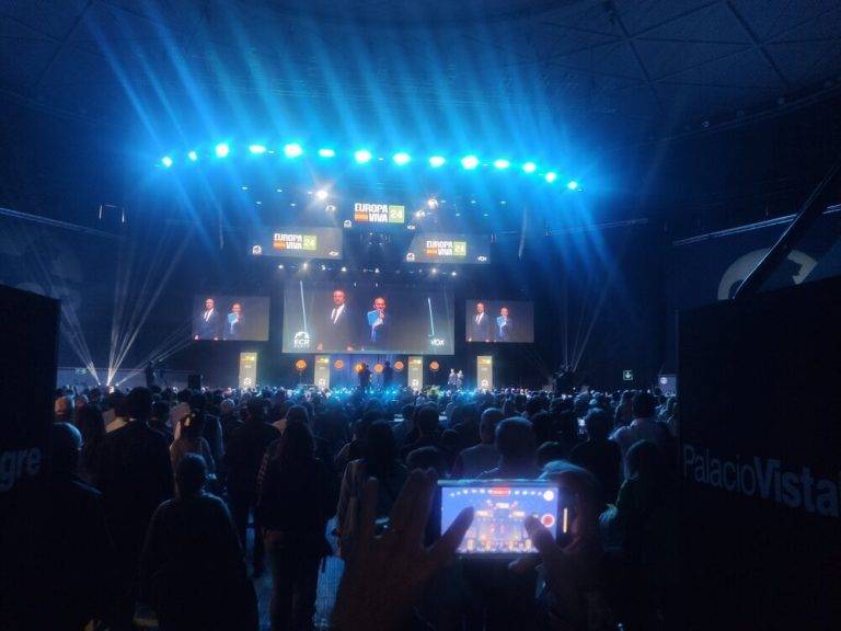 FOTOGRAFÍA. VISTA LEGRE (MADRID) COMUNIDAD (REINO DE ESPAÑA).- Manifiesto ECR Party en Europa Viva 24. Detalle de un momento de la la segunda jornada de la Asamblea Europa 24 de la alianza de los partidos conservadores de Europa (ECR), que organiza VOX, desde este viernes 17 de mayo hasta mañana sábado 19 de mayo en el Palacio de Vistalegre Arena. Lasvocesdelpueblo (Ñ Pueblo)