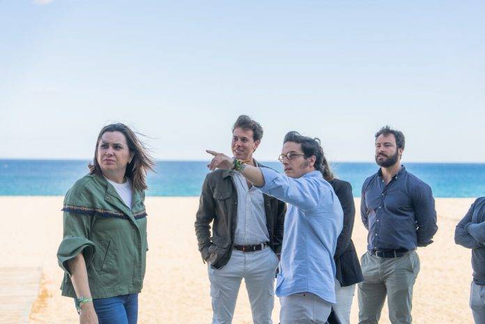 José María Figaredo Álvarez-Sala, candidato Alberto Tarradas, candidata Sandra Moya Bolivar, 12M, elecciones catalanas FOTOGRAFÍA. PLATJA D'ARO (GERONA), 08 DE MAYO DE 2024. El diputado de VOX por Asturias al Congreso de los Diputados y secretario general del Grupo VOX, José María Figaredo Álvarez-Sala (José María Figaredo) (primer plano), ha acompañado hoy al candidato de su partido por la provincia de Gerona al Parlament de Catalunya para los comicios del próximo domingo, 12 de mayo, Alberto Tarradas Peneque (2 i), en un paseo por la localidad costera de Platja d'Aro, en la comarca del bajo-ampurdanés de Castell, donde han sido recibidos por la portavoz del Grupo Municipal de VOX en el ayuntamiento y candidata número 3 de la lista por Gerona al Parlament de Catalunya, Sandra Moya Bolivar (i), y el coordinador local de VOX en Platja d'Aro, Raúl Chillarón Murciano. Lasvocesdelpueblo (Ñ Pueblo)