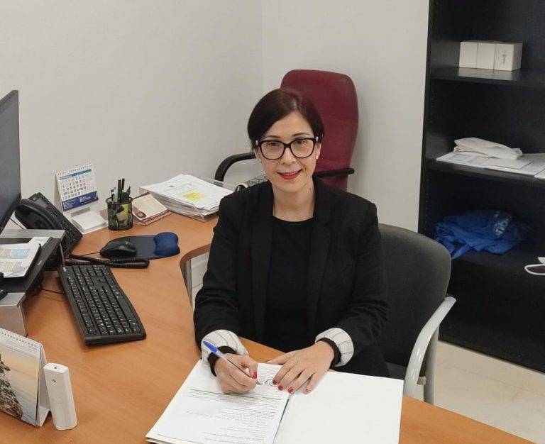 FOTOGRAFÍA. ALMORADÍ (ALICANTE) REINO DE ESPAÑA), 15 DE MAYO DE 2024. Aroha designada portavoz Grupo VOX Almoradí (Alicante). El grupo municipal de VOX en Almoradí informa que María Aroha González Alonso es su nueva portavoz municipal. Esta designación tuvo lugar en el último pleno municipal celebrado el pasado lunes, tras la renuncia de Enrique Martínez, quien ahora se desempeña como concejal no adscrito en el ayuntamiento. Lasvocesdelpueblo (Ñ Pueblo)