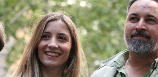 FOTOGRAFÍA. DISTRITO DE NOU BARRIS DE LA CIUDAD DE BARCELONA (CATALUÑA) REINO DE ESPAÑA, 07 DE MAYO DE 2024. El líder opositor español Abascal se rodea de multitudes de jóvenes y obreros en el bastión de VOX de Nou Barris. Santiago Abascal Conde, carga contra la herencia de los 40 años de socialismo y separatismo: "El separatismo ha contribuido a que Cataluña deje de ser Cataluña y tenga los peores problemas con la inmigración ilegal de toda España". En el mitin también han intervenido los candidatos número 3 y 6 de VOX por Barcelona al parlamento de Cataluña, Joan Garriga Doménech y Julia Calvet Puig -respectivamente- y el presidente del Grupo Municipal de de VOX en el Ayuntamiento de Barcelona, Gonzalo de Oro-Pulido Plaza.. Lasvocesdelpueblo (Ñ Pueblo)