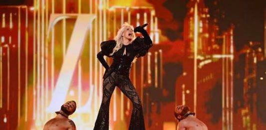 FOTOGRAFÍA. MALMÖ (SUIZA), 11 DE MAYO DE 2024. Nebulossa durante su actuación en la final de Eurovisión. Zorra deja a España en el puesto 22 de Eurovisión 2024. La canción 'Zorra' del dúo Nebulosa ha concluido en vigésimo segunda posición su papel como representantes de España en Eurovisión 2024, una edición en la que Suiza se ha alzado con la victoria. Efe