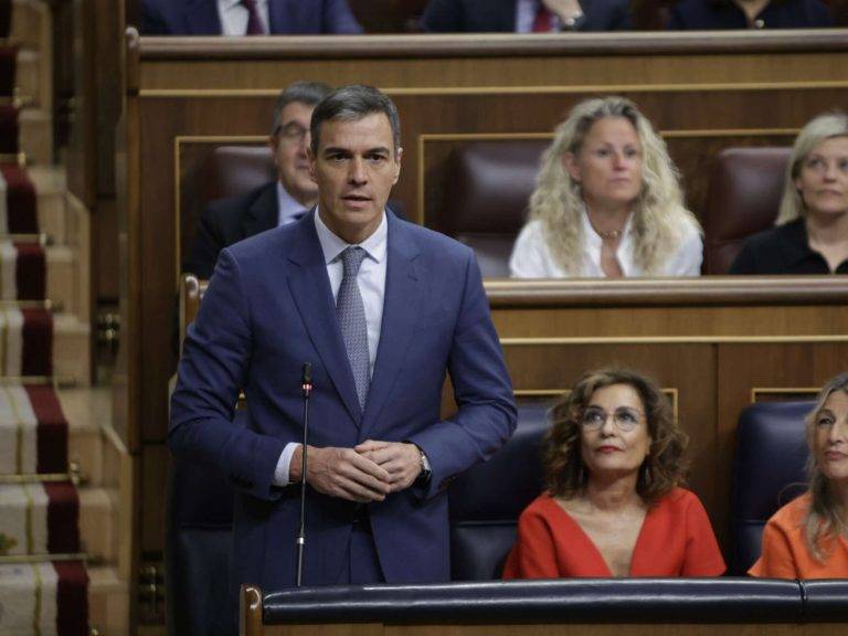 FOTOGRAFÍA. MADRID (REINO DE ESPAÑA), 29 DE MAYO DE 2024. Aprobada con 177 "síes" y 172 "noes" la Ley de amnistía. Sesión Plenaria 29 de mayo. El Pleno del Congreso acoge este miércoles la sesión de control al Gobierno de coalición comunista de España -entre zurdos ultras y zurdos extremistas (PSOE y Sumar) que presidente Pedro Sánchez Pérez-Castejón (PSOE) (en la imagen) y vicepreside la extremista antisemita Yolanda Díaz Pérez (Sumar)-, con las correspondientes preguntas a los miembros del Ejecutivo comunista. Los diputados formulan las preguntas orales y las interpelaciones urgentes a miembros del Ejecutivo, de acuerdo con la Resolución de la Presidencia de la Cámara que organiza dichas sesiones, reguladas en el artículo 188 del Reglamento. Lasvocesdelpueblo (Ñ pueblo) 