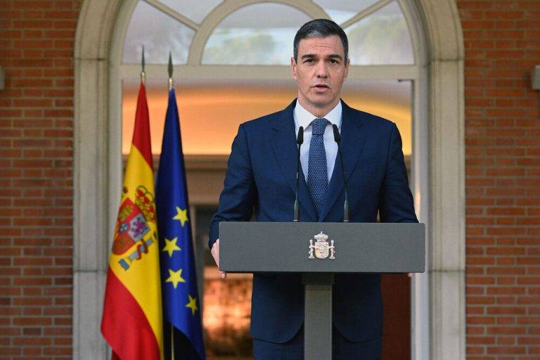 FOTOGRAFÍA. MADRID (REINO DE ESPAÑA), 28 DE MAYO DE 2024. Pedro Sánchez reconoce el "Estado de Palestina". El presidente del Gobierno de coalición comunista de España, líder de la internacional socialista y secretario general del Partido Socialista Obrero Español (PSOE), Pedro Sánchez Pérez-Castejón, confirma que el Consejo de Ministros aprueba hoy el "reconocimiento del Estado de Palestina", tal y como anunció el 22 de mayo en el Congreso de los Diputados. lasvocesdelpueblo (Ñ Pueblo)