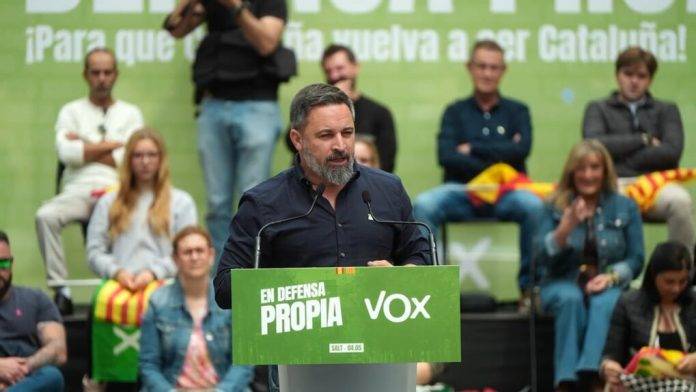 FOTOGRAFÍA. SALT (GERONA) REINO DE ESPAÑA, 04 DE MAYO DE 2024. VOX reclama en Salt ayudas sociales primero para españoles. El presidente de VOX, Santiago Abascal Conde 8en la imagen), ha arropado hoy al candidato a president del Govern de la Generalitat de Catalunya, Ignacio Garriga Vaz de Conceiçao, y al cabeza de lista por Gerona al Parlament de Catalunya, Alberto Tarradas Peneque, para las elecciones catalanas del próximo domingo, 12 de mayo de 2024 (12M), durante una visita este sábado la localidad gerundense de Salt, desde donde el opositor español ha respondido a las últimas declaraciones del líder del Partido Popular y amigo del narco gallego, Alberto Núñez Feijóo, diciendo que "votar a VOX es restar escaños", dijo en una entrevista a la prensa del régimen el líder d ela derechista cobarde Alberto Núñez Feijóo. Lasvocesdelpueblo (Ñ Pueblo)