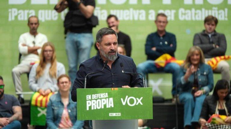 FOTOGRAFÍA. SALT (GERONA) REINO DE ESPAÑA, 04 DE MAYO DE 2024. VOX reclama en Salt ayudas sociales primero para españoles. El presidente de VOX, Santiago Abascal Conde 8en la imagen), ha arropado hoy al candidato a president del Govern de la Generalitat de Catalunya, Ignacio Garriga Vaz de Conceiçao, y al cabeza de lista por Gerona al Parlament de Catalunya, Alberto Tarradas Peneque, para las elecciones catalanas del próximo domingo, 12 de mayo de 2024 (12M), durante una visita este sábado la localidad gerundense de Salt, desde donde el opositor español ha respondido a las últimas declaraciones del líder del Partido Popular y amigo del narco gallego, Alberto Núñez Feijóo, diciendo que "votar a VOX es restar escaños", dijo en una entrevista a la prensa del régimen el líder d ela derechista cobarde Alberto Núñez Feijóo. Lasvocesdelpueblo (Ñ Pueblo)