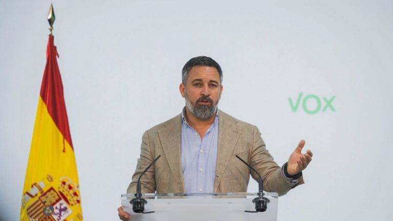 FOTOGRAFÍA. MADRID (REINO DE ESPAÑA), 20 DE MAYO DE 2024. VOX irrumpe en el mapa internacional, convirtiéndose en uno de los principales actores europeos». «El Gobierno de Pedro Sánchez Pérez-Castejón se esconde detrás de la soberanía nacional y de la dignidad de España, que no ha sido dañada en ningún caso». El presidente de VOX, Santiago Abascal Conde, lamenta la falta de visión internacional del Partido Popular (PP) y ha vuelto a pedir al líder de esa derechista cobarde estafadora, Alberto Núñez Feijóo, una "ruptura inmediata con los socialistas en Europa". Lasvocesdelpueblo (Ñ Pueblo)