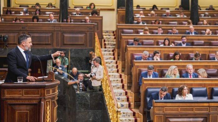 FOTOGRAFÍA. MADRID (REINO DE ESPAÑA), 22 DE MAYO DE 2024. Abascal a Sánchez: "¿Va a declarar usted la guerra a argentina?". El líder opositor español y presidente del partido político VOX, Santiago Abascal Conde (en la imagen), ha intervenido este miércoles en el Pleno durante la comparecencia del presidente del Gobierno comunista de España y secretario general del Partido Socialista Obrero Español (PSOE) y líder de la llamada "Internacional Socialista" (internacional comunista), Pedro Sánchez Pérez-Castejón. Lasvocesdelpueblo (Ñ Pueblo)