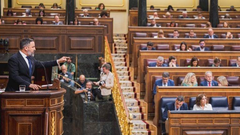 FOTOGRAFÍA. MADRID (REINO DE ESPAÑA), 22 DE MAYO DE 2024. Abascal a Sánchez: "¿Va a declarar usted la guerra a argentina?". El líder opositor español y presidente del partido político VOX, Santiago Abascal Conde (en la imagen), ha intervenido este miércoles en el Pleno durante la comparecencia del presidente del Gobierno comunista de España y secretario general del Partido Socialista Obrero Español (PSOE) y líder de la llamada "Internacional Socialista" (internacional comunista), Pedro Sánchez Pérez-Castejón. Lasvocesdelpueblo (Ñ Pueblo)