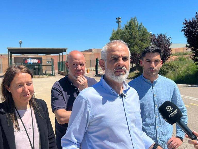 FOTOGRAFÍA. MANRESA (BARCELONA) REINO DE ESPAÑA, 10 DE MAYO DE 2024. Elecciones Catalanas del 12 Mayo. Cs: "Buscan rearmarse y vampirizar a Illa y Sánchez". "Puigdemont no merece estar en el Palau de la Generalitat, merece estar aquí purgando sus delitos". Así lo ha dicho el candidato de Cs a President del Govern de la Generalitat de Catalunya, Carlos Carrizosa Torres, en una atención a medios realizada desde el Centro Penitenciario de Lledoners. Lasvocesdelpueblo (Ñ Pueblo)