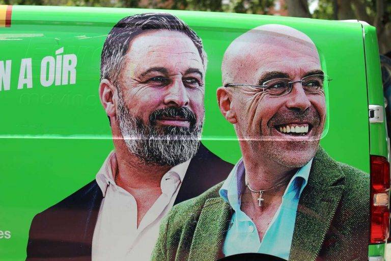 FOTOGRAFÍA. BARCELONA (REINO DE ESPAÑA), 15 DE MAYO DE 2024. «Estamos en una emergencia permanente por culpa de la inmigración masiva». "NOS VAN A OÍR". Acto público de VOX en el distrito de San Martín de la ciudad de Barcelona, en el que participan el candidato al 9J, Jorge Buxadé Villalba (d) junto al presidente de OX y opositor español, Santiago Abascal Conde (i); el número 3, Juan Carlos Girauta Vidal; el secretario general y vicepresidente nacional de Vox, Ignacio Garriga Vaz de Conceiçao; y el presidente de VOX en Barcelona, Joan Garriga Doménech.  Buxadé: VOX viene con "fuerza y alegría para defender la libertad" en toda Europa, desde cada barrio español hasta el Parlamento Europeo y, desde allí, por todas las calles europeas. Lasvocesdelpueblo (Ñ Pueblo)