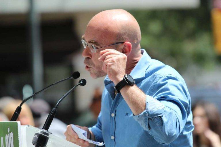 FOTOGRAFÍA. BARCELONA (REINO DE ESPAÑA), 15 DE MAYO DE 2024. "NOS VAN A OÍR". Jueces tienen la capacidad de decidir no aplicar la ley de amnistía. Acto público de VOX en el distrito de San Martín de la ciudad de Barcelona, en el que participan el candidato al 9J, Jorge Buxadé Villalba (en la imgen); el número 3, Juan Carlos Girauta Vidal; el secretario general y vicepresidente nacional de Vox, Ignacio Garriga Vaz de Conceiçao; y el presidente de VOX en Barcelona, Joan Garriga Doménech.  Buxadé: VOX viene con "fuerza y alegría para defender la libertad" en toda Europa, desde cada barrio español hasta el Parlamento Europeo y, desde allí, por todas las calles europeas. Lasvocesdelpueblo (Ñ Pueblo)