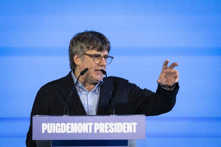 FOTOGRAFÍ. ARGELÈS-SUR-MER (FRANCIA), 04/05/2024. Puigdemont: Mi estancia en prisión puede ser larga.- El candidato de JxCat a la presidencia de la Generalitat, Carles Puigdemont, interviene en un acto electoral de JxCat en Argelès-sur-Mer, este sábado. Efe