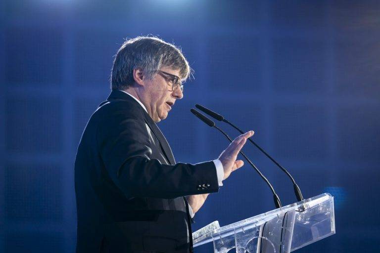 Puigdemont: «O avanzamos como nación o nos hundimos
