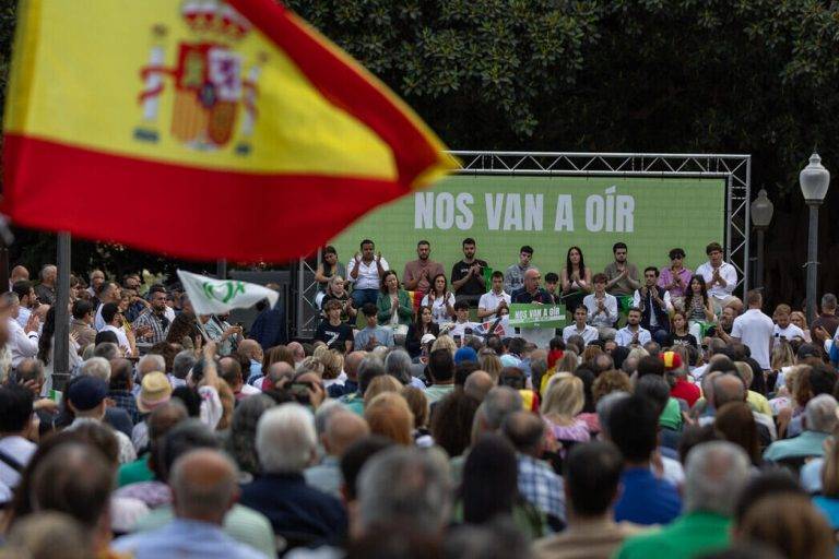 FOTOGRAFÍA. ALICANTE (COMUNIDAD VALENCIANA) REINO DE ESPAÑA, 03 DE JUNIO DE 2024. VOX: La ley de amnistía es violencia política. Santiago Abascal Conde, presidente VOX y líder opositor en el Reino de España; la líder alicantina de VOX, Ana Vega Campos; y el vicepresidente del Govern de la Generalitat Valenciana, Vicente Barrera Simó; han arropado hoy al candidato del partido a las eleccione seuropeas, Jorge Buxadé Villalba, en Alicante, en la Comunidad Valenciana, en un acto público bajo lema "Nos van a oír". Lasvocesdelpueblo (Ñ Pueblo)