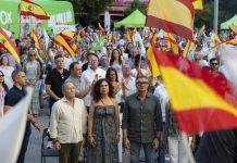 Andalucía | El PP pierde su mayoría absoluta y VOX sube hasta 4 escaños FOTOGRAFÍA. SEVILLA (REINO DE ESPAÑA), 04 DE JUNIO DE 2024. El líder de la oposición en España Santiago Abascal Conde junto a las cúpulas del partido político VOX España en la provincia de Sevilla y Comunidad Autónoma de Andalucía, lideradas por el portavoz parlamentario andaluz, Manuel Gavira Florentino, ha arropado esta tarde y noche al candidato número 3 de la Resistencia a las elecciones europeas del próximo domingo 9 de junio de 2024 (9J), Hermann Leopoldo Tertsch del Valle-Lersundi (Hermann Tertsch), en un gran acto público en Dos Hermanos (Sevilla) bajo lema "Nos van a oír". Lasvocesdelpueblo (Ñ Pueblo)