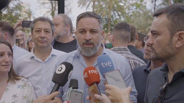 FOTOGRAFÍA. ALICANTE (COMUNIDAD VALENCIANA) REINO DE ESPAÑA, 03 DE JUNIO DE 2024. Santiago Abascal Conde, presidente VOX y líder opositor en el Reino de España; la líder alicantina de VOX, Ana Vega Campos; y el vicepresidente del Govern de la Generalitat Valenciana, Vicente Barrera Simó; han arropado hoy al candidato del partido a las eleccione seuropeas, Jorge Buxadé Villalba, en Alicante, en la Comunidad Valenciana, en un acto público bajo lema "Nos van a oír". Lasvocesdelpueblo (Ñ Pueblo)
