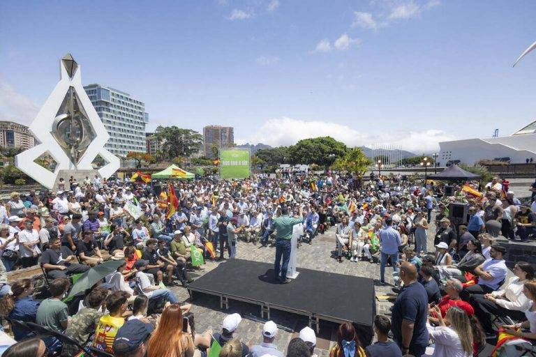FOTOGRAFÍA. TENERIFE (ISLAS CANARIAS) REINO DE ESPAÑA, 01 DE JUNIO DE 2024. Advertencia de Abascal a "traidores dentro de VOX". El presidente de VOX y líder opositor español, Santiago Abascal Conde participa en un acto electoral en marco de la campaña electoral de las elecciones europeas del próximo domingo 9 de junio de 2024 (9J), con el candidato número 3 de la candidatura de VOX al 9J, Juan Carlos Girauta Vidal, en Tenerife (Islas canarias). Lasvocesdelpueblo (Ñ Pueblo)