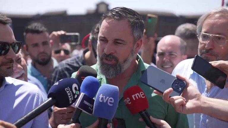 FOTOGRAFÍA. TENERIFE (ISLAS CANARIAS) REINO DE ESPAÑA, 01 DE JUNIO DE 2024. Abascal condena el ataque "multituit" del Gobierno contra VOX. El presidente de VOX y líder opositor español, Santiago Abascal Conde,Tenerife, participa en un acto electoral en marco de la campaña electoral de las elecciones europeas del próximo domingo 9 de junio de 2024 (9J), con el candidato número 3 de la candidatura de VOX al 9J, Juan Carlos Girauta Vidal. Lasvocesdelpueblo (Ñ Pueblo)