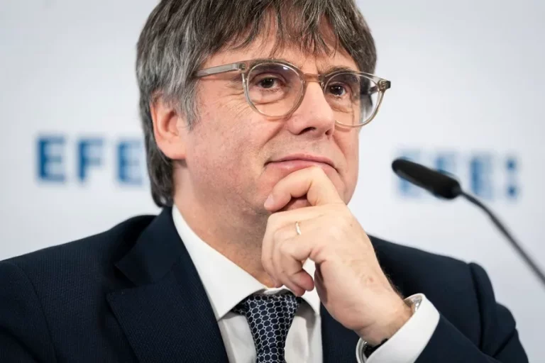 FOTOGRAFÍA. BRUSELAS (BÉLGICA), 31 DE MAYO DE 2024. Puigdemont: Sé lo que tengo que hacer en caso de detención. Caso Tsunami| La Juez da 10 días a Puigdemont para informar sobre amnistía. En la imagen el fugado de la Justicia española, amnistiado por parte del régimen sanchista y comunista de España que preside Pedro Sánchez Pérez-Castejón (PSOE), y candidato de la derechista cobarde separatista Junts per Catalunya (JxCat), Carles Puigdemont Casamajó. Efe