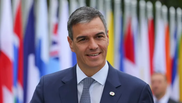 FOTOGRAFÍA. BÜRGENSTOCK (SUIZA), 15 DE JUNIO DE 2024. Pedro Sánchez: "Hay un agresor que es Putin". El presidente del Gobierno de coalición comunista de España y secretario general del Partido Socialista Obrero Español (PSOE), Pedro Sánchez Pérez-Castejón, es registrado este sábado a su llegada a Bürgenstock (Suiza) para participar en la cumbre sobre la paz en Ucrania, país aún ocupado desde la invasión mortífera rusa del 24 de febrero de 2022. Efe