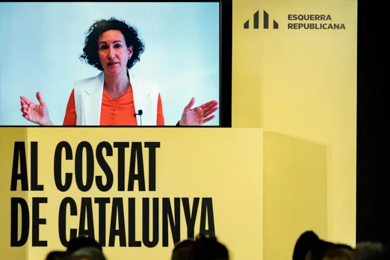 FOTOGRAFÍA. GINEBRA (SUIZA)/VICH (BARCELONA) REINO DE ESPAÑA. En la imagen, la secretaria general de la ultraizquierda separatista Esquerra Republicana de Catalunya (ERC) y golpista prófuga de la Justicia española e investigada por terrorismo en la causa Tsunami Democrátic, Marta Rovira Vergés, conocida en la célula terrorista del golpe Procés como "Matagallos (Matagalls)", interviene desde Ginebra (Suiza) por vídeo.Un acto de campaña de las elecciones europeas del 9J de ERC en Vich (Barcelona) se convierte en celebración del mayor atentado contra la libertad e igualdad entre españoles desde el inicio de la democracia, la aprobación de la ley criminal de amnistía corrupta del pasado jueves en el Congreso de los Diputados. Efe