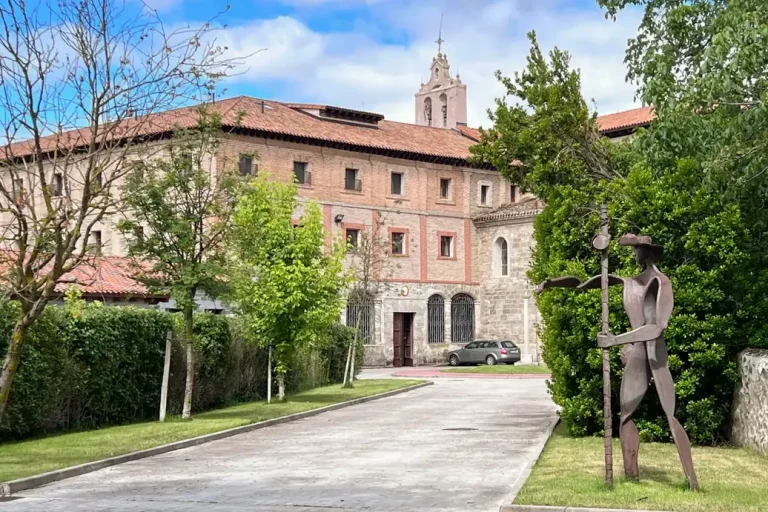 FOTOGRAFÍA. BURGOS (CASTILLA Y LEÓN) REINO DE ESPAÑA, 22 DE JUNIO DE 2024. Decreto expulsión ipso facto de vida consagrada de monjas.- Fachada del convento de Belorado (Burgos). El arzobispo de Burgos excomulga a las diez monjas clarisas de Belorado (Burgos), Decreto expulsión ipso facto de vida consagrada de monjas. Efe