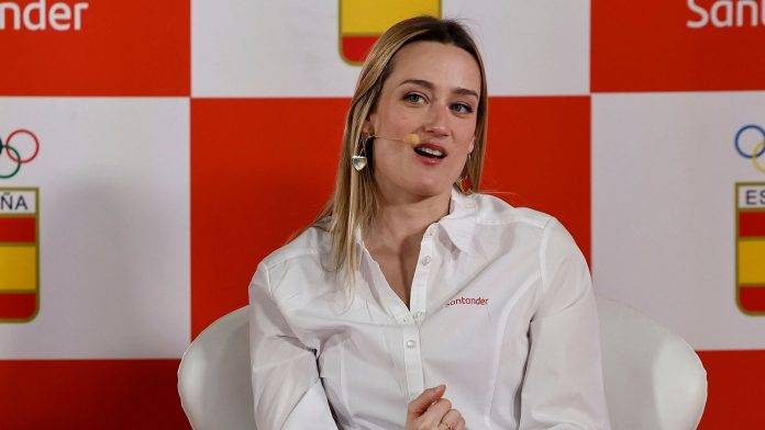 FOTOGRAFÍA. MADRID (REINO DE ESPAÑA), 13 DE FEBRERO DE 2024. Mejor nadadora de la historia de España, campeona olímpica, mundial y europea, Mireia Belmonte García. Ñ Pueblo FOTOGRAFÍA. MADRID (REINO DE ESPAÑA), 13 DE FEBRERO DE 2024. Mireia evitó el quirófano por su sueño imposible. La badalonesa, la mejor nadadora de la historia de España, campeona olímpica, mundial y europea, ganadora de cuatro medallas olímpicas, Mireia Belmonte García (Badalona, 10 de noviembre de 1990), es entrevistada durante una campaña publicitaria del Consejo Superior de Deportes. Consejo Superior de Deportes/Lasvocesdelpueblo (Ñ Pueblo)