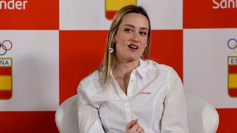 FOTOGRAFÍA. MADRID (REINO DE ESPAÑA), 13 DE FEBRERO  DE 2024. Mireia evitó el quirófano por su sueño imposible. La badalonesa, la mejor nadadora de la historia de España, campeona olímpica, mundial y europea, ganadora de cuatro medallas olímpicas, Mireia Belmonte García (Badalona, 10 de noviembre de 1990), es entrevistada durante una campaña publicitaria del Consejo Superior de Deportes. Consejo Superior de Deportes/Lasvocesdelpueblo (Ñ Pueblo)