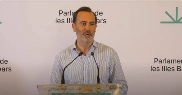 FOTOGRAFÍA. PALMA DE MALLORCA (REINO DE ESPAÑA), 13 DE JUNIO DE 2024. Me causa una desazón muy profunda que el PP engañe y mienta. El presidente del Parlamento de las Islas Baleares por el Grupo Parlamentario de VOX, Gabriel Antonio Le Senne Presedo (Gabriel Le Senne), ofrece una rueda de prensa en el Palacio del parlamento autonómico de esta Comunidad autónoma española. Lasvocesdelpueblo (Ñ Pueblo)