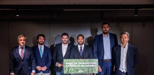 FOTOGRAFÍA. BARCELONA (REINO DE ESPAÑA), 12 DE JUNIO DE 2024. VOX dará la bienvenida al "delincuente" Puigdemont. Primera reunión de la "Mesa de Trabajo por la unidad de España", formada por los vicepresidentes autonómicos del partido y dirigida por el secretario general de VOX, Ignacio Garriga Vaz de Conceiçao, que tiene como objetivo "coordinar la respuesta" contra la ley de amnistía. En el encuentro se han reunido el vicepresidente de Castilla y León, Juan García-Gallardo; el de Aragón, Alejandro Nolasco; el de la Comunidad Valenciana, Vicente Barrera; y el de Murcia, José Ángel Antelo; así como el consejero de Vox en Extremadura, Ignacio Higuero, todos ellos representantes de gobiernos autonómicos que presentarán sendos recursos de inconstitucionalidad ante el Tribunal Constitucional contra la amnistía. Lasvocesdelpueblo (Ñ Pueblo) 