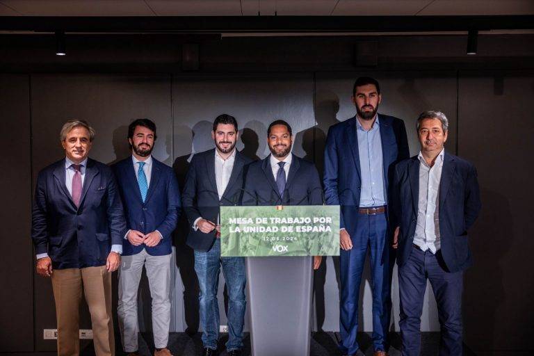 FOTOGRAFÍA. BARCELONA (REINO DE ESPAÑA), 12 DE JUNIO DE 2024. VOX dará la bienvenida al "delincuente" Puigdemont. Primera reunión de la "Mesa de Trabajo por la unidad de España", formada por los vicepresidentes autonómicos del partido y dirigida por el secretario general de VOX, Ignacio Garriga Vaz de Conceiçao, que tiene como objetivo "coordinar la respuesta" contra la ley de amnistía. En el encuentro se han reunido el vicepresidente de Castilla y León, Juan García-Gallardo; el de Aragón, Alejandro Nolasco; el de la Comunidad Valenciana, Vicente Barrera; y el de Murcia, José Ángel Antelo; así como el consejero de Vox en Extremadura, Ignacio Higuero, todos ellos representantes de gobiernos autonómicos que presentarán sendos recursos de inconstitucionalidad ante el Tribunal Constitucional contra la amnistía. Lasvocesdelpueblo (Ñ Pueblo) 