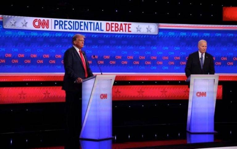 FOTOGRAFÍA. Atlanta (United States), 28/06/2024.- US President Joe Biden (R) and former US President Donald J. Trump (L) participate in the first 2024 presidential election debate at CNN Atlanta studios in Atlanta, Georgia, USA, 27 June 2024. The first 2024 presidential election debate is hosted by CNN. Efe