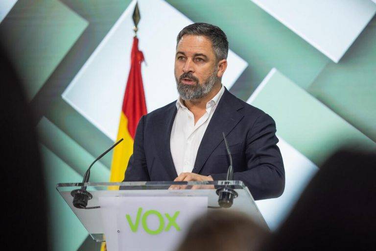 FOTOGRAFÍA. MADRID (REINO DE ESPAÑA), 28 DE JUNIO DE 2024. Abascal: Vox se ha demostrado imbatible. El presidente de Vox y secretario general, Santiago Abascal Conde e Ignacio Garriga Vaz de Conceiçao, junto al tesorero de la Resistencia son protagonistas de la jornada asamblearia sobre las cuentas Vox 2024.  Durante la celebración de la Asamblea General Ordinaria, el Vicesecretario Económico de VOX, Pablo Saéz, ha presentado el balance de la formación, en el que destaca principalmente el dato correspondiente al patrimonio neto de Vox, que asciende a 6.800.000 de euros, con un dato de saldo en tesorería de 2.505.932 de euros, y 6.135.372 de euros pendientes de cobro, por la deuda pendiente de las Administraciones Públicas (12.858.884 de cobros pendientes de las elecciones y -9.229.444 de reembolso de financiación recibida). Lasvocesdelpueblo (Ñ Pueblo) 