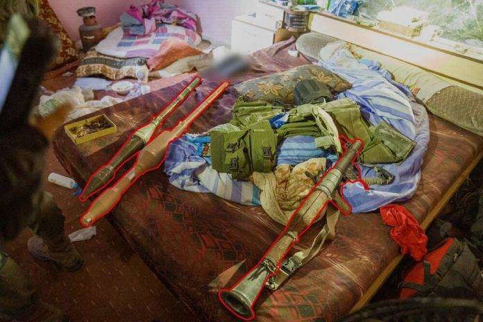 FOTOGRAFÍA. GAZA (PALESTINA), 07 DE JUNIO DE 2024. Israel busca liberar a Palestina de terroristas yihadistas. GUERRA CONTRA EL TERRORISMO ISLAMISTA PALESTINO EN GAZA. Durante la última actividad en Rafah (Gaza), los guerreros santos de la Unidad Maglan de la Tierra santa registraron una "estructura militar, localizaron y destruyeron numerosas armas, entre ellas lanzagranadas, garras y un kit de documentación en el que se encontraba una cámara GoPro perteneciente a un terrorista de la organización terrorista Hamás". "La cámara graba a un terrorista disparando un misil RPG". Además, los guerreros santos del pueblo judío "destruyeron un lanzacohetes apuntado hacia territorio israelí y un detector capturado en la zona", sentencian fuentes del Tzáhal. Tzáhal/Lasvocesdelpueblo (Ñ Pueblo)