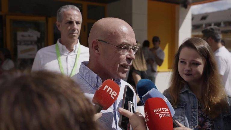 FOTOGRAFÍA. BOADILLA DEL MONTE (COMUNIDAD DE MADRID) REINO DE ESPAÑA, 08 DE JUNIO DE 2024. Buxadé: Sánchez es un canalla. El candidato de VOX a las elecciones europeas de este domingo, 9 de junio de 2024 (9J), Jorge Buxadé Villalba, ha votado este domingo sobre las 11:00 horas de la mañana en el colegio electoral europeo (IES Isabel la Católica), en la calle Cristóbal Colón, Boadilla del Monte (Comunidad de Madrid) Reino de España. Todos los sondeos apuntan que VOX va a crecer y no se descarta que duplique o triplique, por no, so actual representación parlamentaria de sus 3 actuales hasta los 6 o 10 representantes, en el caso de encuestas favorable al partico de la clase obrera del Reino de España. Buxadé ha cargado fuerte contra el discurso canaliesco de Pedro Sánchez por llamar a la violencia política contra la oposición. Buxadé: Sánchez es un canalla por llamar al enfrentamiento entre españoles. Lasvocesdelpueblo (Ñ Pueblo)