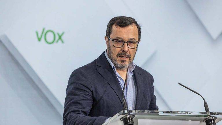 FOTOGRAFÍA. MADRID (REINO DE ESPAÑA), 24 DE JUNIO DE 2024. Feijóo podría haber votado Sí a la investidura de Sánchez .- El portavoz nacional de VOX, José Antonio Fúster Lamelas, durante la rueda de prensa posterior a la reunión del Comité de Acción Política (CAP) de VOX en la sede de la Resistencia en calle Bambú 12 de la capital del Reino de España. Lasvocesdelpueblo (Ñ Pueblo)