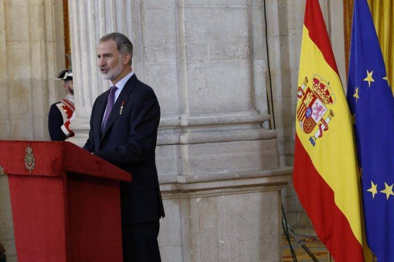 FOTOGRAFÍA. MADRID (REINO DE ESPAÑA), 19 DE JUNIO DE 2024. Rey: "A la Constitución me he ceñido".- Décimo aniversario de la abdicación del rey padre Juan carlos I y proclamación del nuevo rey, Felipe VI de España. Sus Majestades el rey y la reina del Reino de España: don Juan Pablo Alfonso de Todos los Santos de Borbón y Grecia (Felipe VI) y doña Letizia Ortiz Rocasolano -respectivamente-, acompañados por Sus Altezas Reales: la Princesa de Asturias y la de Gerona y heredera al trono, doña Leonor de Borbón y Ortiz; y la Infanta, doña Sofía de Borbón y Ortiz; han presidido el acto de imposición de condecoraciones de la Orden del Mérito Civil, en el que han sido condecorados 19 personas (9 mujeres y 10 hombres), en reconocimiento de su "compromiso personal y contribución social". Lasvocesdelpueblo (Ñ Pueblo)