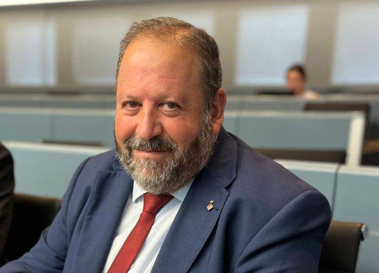 FOTOGRAFÍA. BARCELONA (CATALUÑA) REINO DE ESPAÑA, 19 DE JUNIO DE 2024.  La guerra de Senderos contra asentamientos y casas okupas. El portavoz del Grupo Municipal de VOX en el Ayuntamiento de Barcelona, Liberto Senderos Oliva, participa en la Comisión de Presidencia que preside el Teniente de Alcalde de Seguridad del Gobierno de Barcelona, Albert Batlle Bastardas, este miércoles. Lasvocesdelpueblo (Ñ Pueblo)