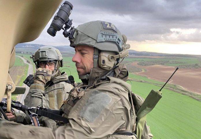 FOTOGRAFÍA. ISRAEL, 08 DE JUNIO DE 2024. Arnón héroe caído en el rescate de rehenes. La Policía de Israel y la Guardia Fronteriza anuncian con gran tristeza y dolor la muerte del difunto comandante Arnon Zamora, comandante y combatiente de las Fuerzas de Defensa de Israel, que resultó mortalmente herido en la operación de devolución de los secuestrados esta mañana en Gaza. la acción llevará su nombre: "Operación Arnon". Michal Zmora, la mujer del héroe caído en el rescate de este día de Shabat, Arnón Zamora, ha pedido a sus compatriotas recordar a su marido como un buen amigo y padre, una persona cariñosa que la ha estado amando y no solo como un héroe nacional de un día de rescate por morir en él. Los rehenes israelíes hasta la fecha de este día de Shabat: Noa Argamani (25 años), Almog Meir Jan (21 años), Andrey Kozlov (27 años) y Shlomi Ziv (40 años) fueron rescatados del infierno con vida, este sábado (día de Shabat) tras permanecer 245 días en cautiverio en el califato islámico de la Franja de Gaza (Palestina) en manos de los grupos de los ángeles del demonio que integran las organizaciones terroristas yihadistas palestinas Hamás e Yihad Islámica Palestina (YIP), además de terroristas integrantes de los grupos antisemitas y antiIsrael. Fuerzas de Defensa de Israel (FDI)/Lasvocesdelpueblo (Ñ Pueblo)