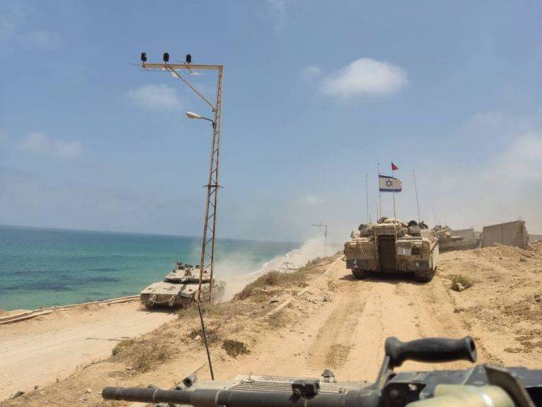 FOTOGRAFÍA. GAZA (ISRAEL), 08 DE JUNIO DE 2024. Primeras fotos de las patrullas de Givati ​​durante la operación de rescate de rehenes: "Lo más loco y emocionante que hemos vivido", dicen los combatientes desde el corazón de la Franja de Gaza. Israel ha rescatado hoy a 4 rehenes tras 245 días de cautiverio terrorista yihadista palestino en Gaza. «Noa Argamani (25 años), Almog Meir Jan (21 años), Andrey Kozlov (27 años) y Shlomi Ziv (40 años) fueron rescatados en una operación especial de las Fuerzas de Defensa de Israel (FDI), el Shabak» (Shabak también conocido como Shin Bet, que es el Servicio de Inteligencia y Seguridad General Interior de Israel) y la Policía de Israel en dos sitios distintos de Nuseirat, tras ser secuestrados por Hamás en el festival de música Nova». Las Fuerzas de Defensa de Israel (FDI) han asegurado que: «Se encuentran en buen estado de salud y han sido trasladados al Centro Médico ‘Sheba’ Tel-HaShomer para realizar más exámenes médicos». Concretan que: «Seguiremos haciendo todo lo posible para regresar a los rehenes a casa». Fuerzas de Defensa de Israel (FDI)/Lasvocesdelpueblo (Ñ Pueblo)