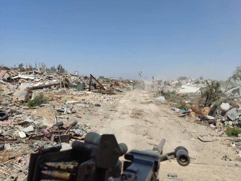 FOTOGRAFÍA. GAZA (ISRAEL), 08 DE JUNIO DE 2024. ¿Qué está sucediendo con Hamás en Gaza?. Primeras fotos de las patrullas de Givati ​​durante la operación de rescate de rehenes: "Lo más loco y emocionante que hemos vivido", dicen los combatientes desde el corazón de la Franja de Gaza. Israel ha rescatado hoy a 4 rehenes tras 245 días de cautiverio terrorista yihadista palestino en Gaza. «Noa Argamani (25 años), Almog Meir Jan (21 años), Andrey Kozlov (27 años) y Shlomi Ziv (40 años) fueron rescatados en una operación especial de las Fuerzas de Defensa de Israel (FDI), el Shabak» (Shabak también conocido como Shin Bet, que es el Servicio de Inteligencia y Seguridad General Interior de Israel) y la Policía de Israel en dos sitios distintos de Nuseirat, tras ser secuestrados por Hamás en el festival de música Nova». Las Fuerzas de Defensa de Israel (FDI) han asegurado que: «Se encuentran en buen estado de salud y han sido trasladados al Centro Médico ‘Sheba’ Tel-HaShomer para realizar más exámenes médicos». Concretan que: «Seguiremos haciendo todo lo posible para regresar a los rehenes a casa». Fuerzas de Defensa de Israel (FDI)/Lasvocesdelpueblo (Ñ Pueblo)