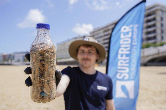 SURFRIDER, COLILLATON , colillas de cigarrillos, clillas, Surfride registra 37.875 colillas de cigarrillos en España, recogida de colillas de cigarrillos (1) FOTOGRAFÍA. REINO DE ESPAÑA, 03 DE JUNIO DE 2024. a ONG Surfrider registra 37.875 colillas de cigarrillos en España. Surfrider España impulsó los pasados días 31 de mayo y 1 de junio una gran recogida de colillas en diferentes playas, ciudades y ríos de España para luchar contra la contaminación por este tipo de residuo que asfixia a los pulmones del planeta: los bosques, la tierra y el océano. lasvocesdelpueblo (Ñ Pueblo)