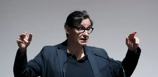 FOTOGRAFÍA. MATARÓ (COMARCA DEL MARESME) BARCELONA (REINO DE ESPAÑA), 29 DE JUNIO DE 2024. Acuerdo investidura Illa en dialecto catalán. El primer secretario del PSC/PSOE, ganador de las elecciones catalanas del 12M y candidato a la investidura sin posibilidad hasta ahora de sumar los votos suficientes, Salvador Illa Roca, durante su intervención hoy en la inauguración del congreso del PSC del Maresme en el Auditorio Tecno-Campus de Mataró (Barcelona). Efe