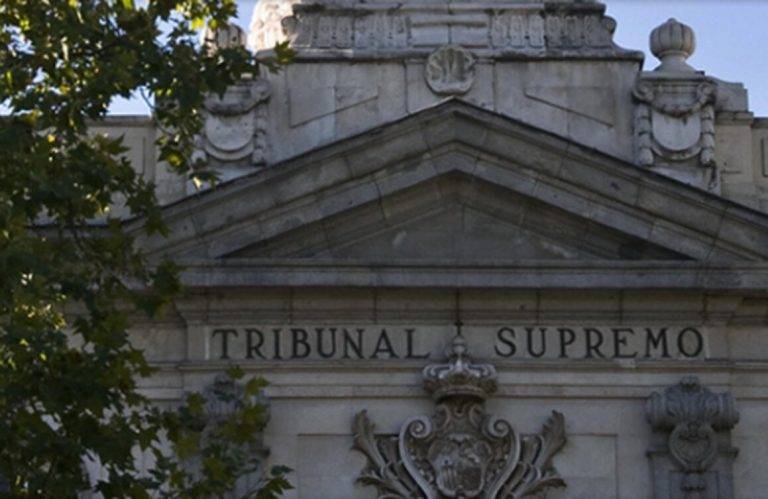 FOTOGRAFÍA. MADRID (REINO DE ESPAÑA), 24 DE JUNIO DE 2024. Que se adopten las medidas oportunas para proceder a su detención de forma inmediata. El Auto de 49 folios del Tribunal Supremo tumba la Amnistía. Tribunal Supremo: La Amnistía discrimina y vulnera la igualdad ante la Ley. El TS rechaza amnistiar a líderes del Procés. Detalle de la fachada del Tribunal Supremo, este lunes 24 de junio de 2024 cuando en un histórico comunicado, la Sala del gobierno de esta Alta Institución Judicial del Reino de España ha denunciado que "las Cortes Generales del Estados (Congreso de los Diputados y Senado)", es decir, el Poder Legislativo, "está incumpliendo la Constitución Española de 1978 y la Ley Orgánica del Poder Judicial", la carta magna vigente del Reino de España, respecto a la renovación del Gobierno de los Jueces, Consejo General del Poder Judicial (CGPJ). Lasvocesdelpueblo (Ñ Pueblo)