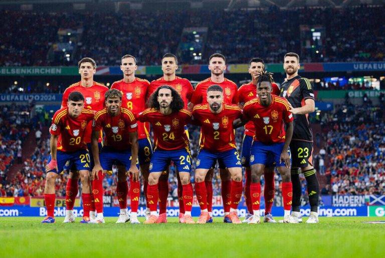 FOTOGRAFÍA. GELSENKIRCHEN (ALEMANI), 20 DE JUNIO DE 2024. Una España sobresaliente ante Italia.- Eurocopa 2024 Alemania. España posa para los fotógrafos durante el encuentro de la fase de grupos de la Eurocopa 2024 que España e Italia disputaron en el Arena AufSchalke, Gelsenkirchen (Alemania). Efe