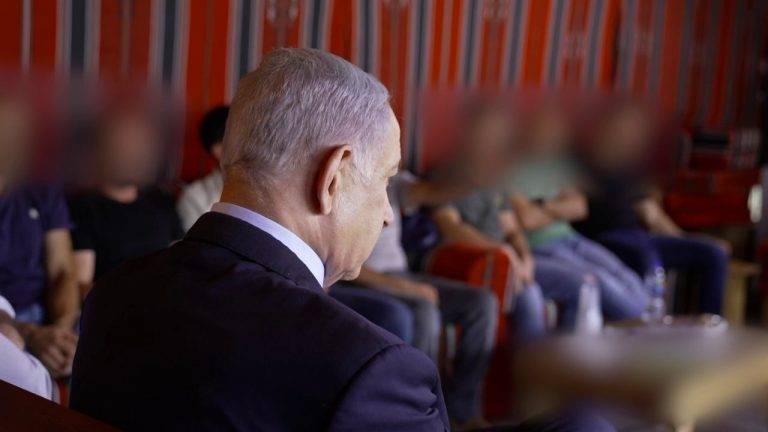 FOTOGRAFÍA. JERUSALÉN (ISRAEL), 20 DE JUNIO DE 2024. Netanyahu se reúne con rescatadores de rehenes.- El Primer Ministro Benjamin Netanyahu visitó hoy la Unidad de Operaciones Especiales de la Agencia de Seguridad de Israel (ISA) -en inglés: Israeli Security Agency (ISA)-, junto con su Secretario Militar, General de División. Roman Gofman, el Director de la ISA, Ronen Bar, el Director Adjunto de la ISA y el Jefe de la División de Operaciones de la ISA. Gabinete Primer Ministro de Israel/Lasvocesdelpueblo (Ñ Pueblo)